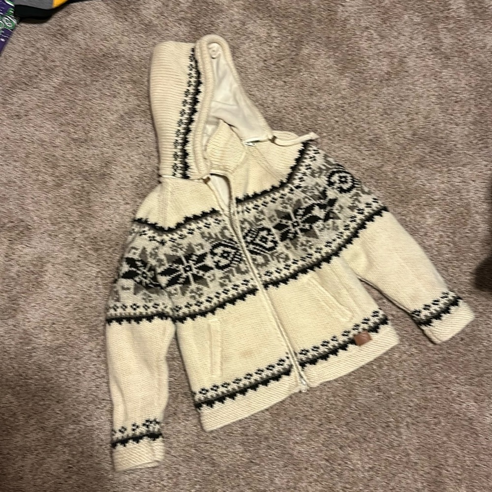 Northern Lifestyles, size small, white,black and gray